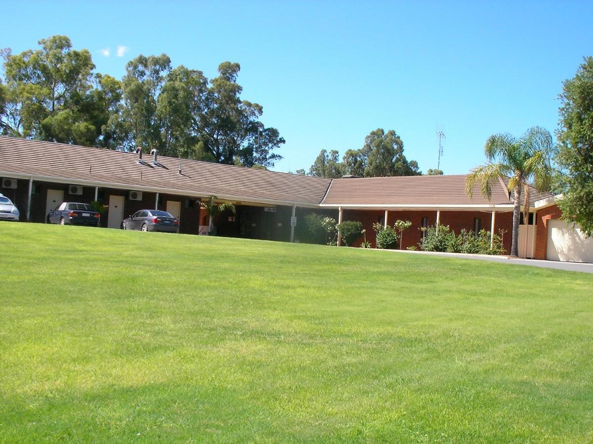 Tocumwal Golf Resort Экстерьер фото