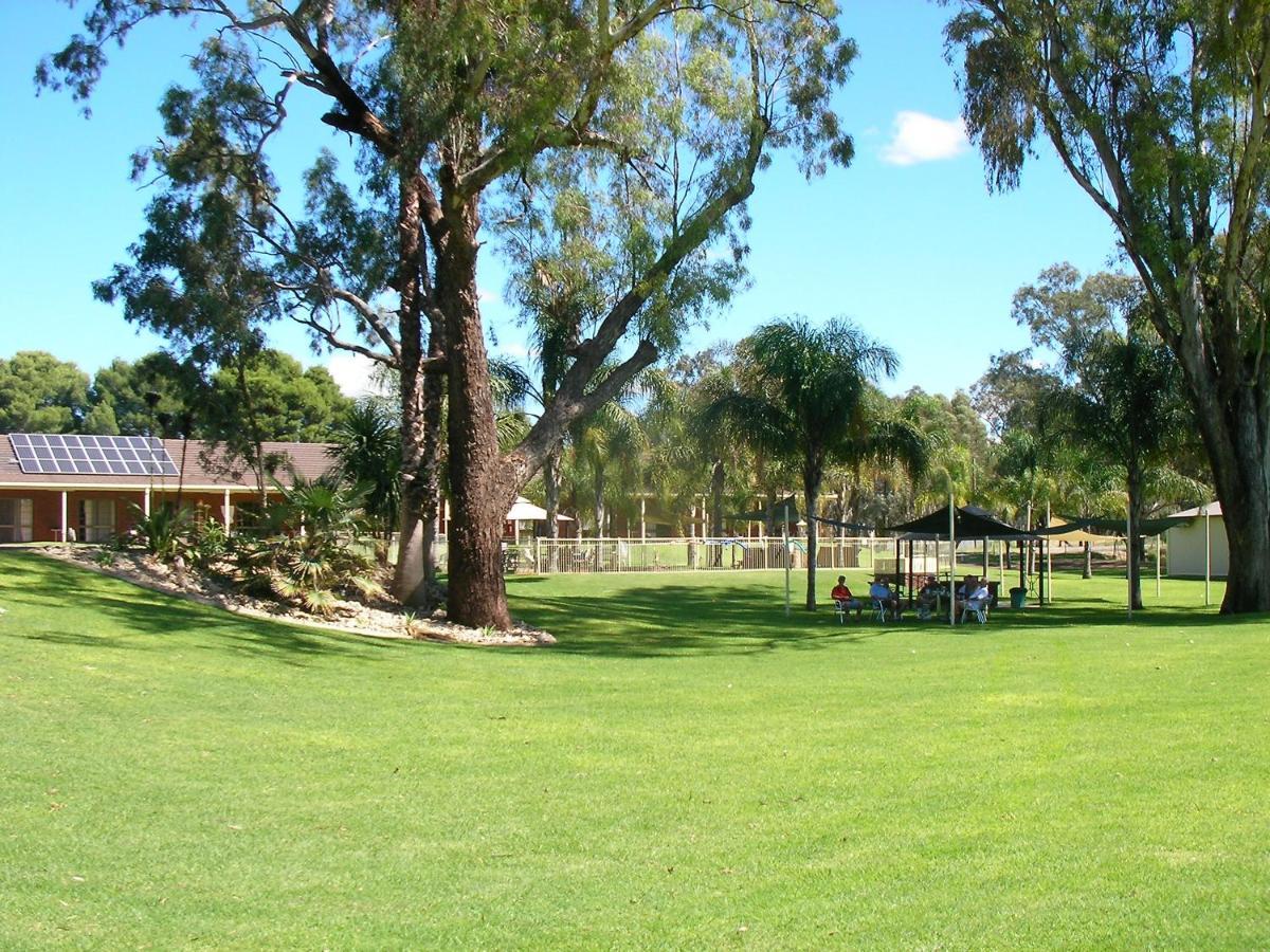 Tocumwal Golf Resort Экстерьер фото