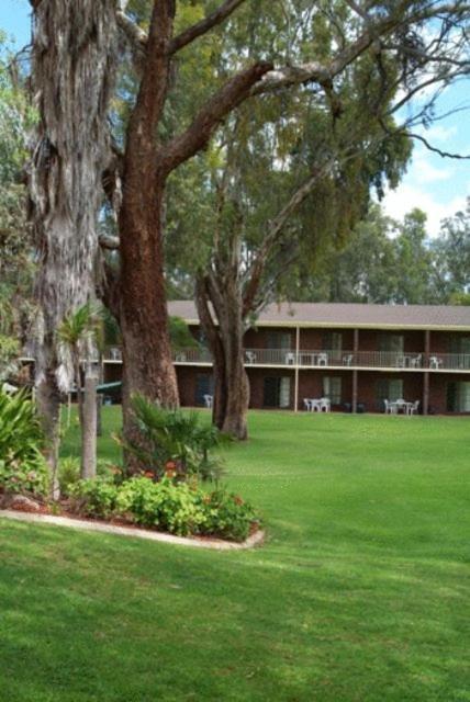 Tocumwal Golf Resort Экстерьер фото
